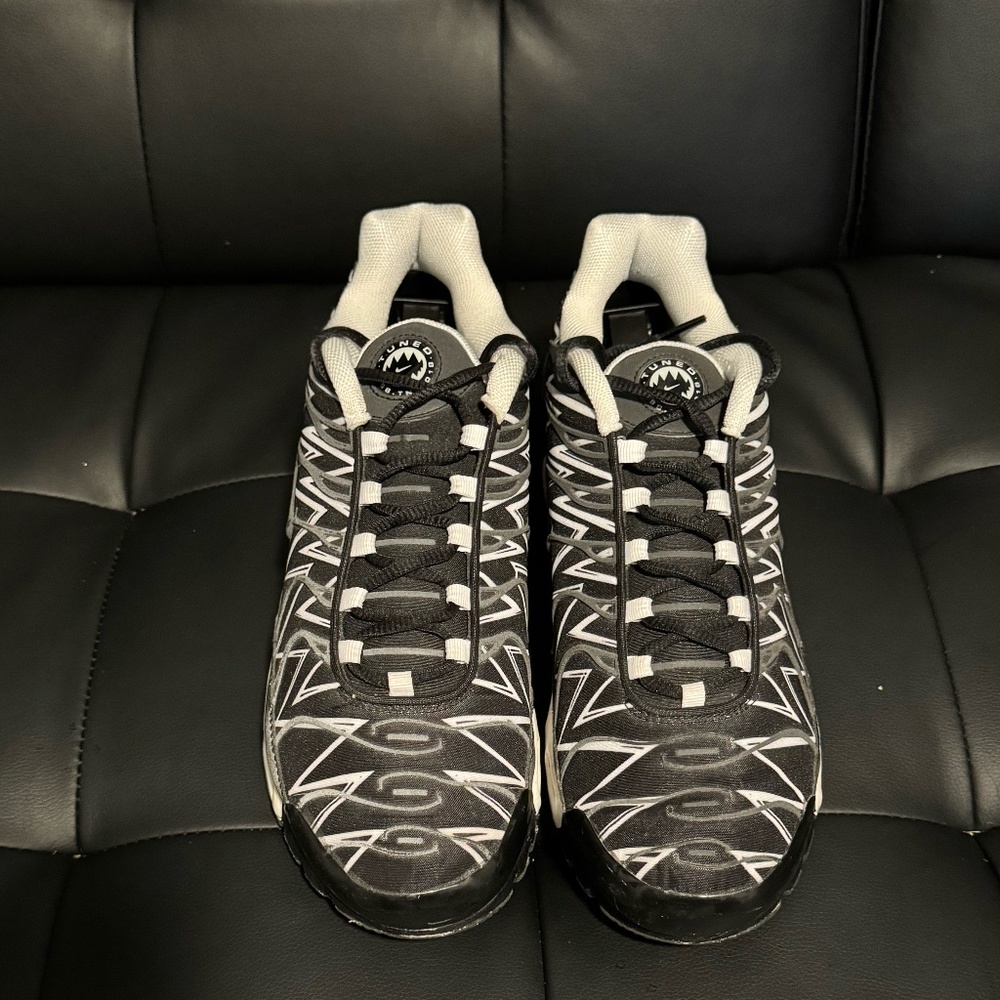 Nike Air Max Plus Shark (Black)
